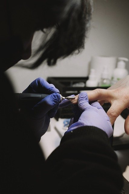 Formation prothésiste ongulaire à rennes : démarrez votre carrière seul